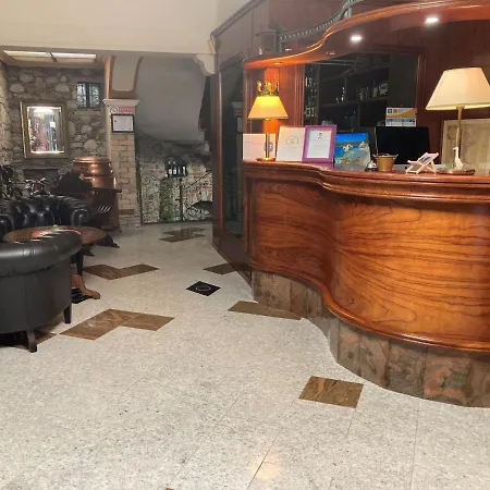 Готель Saini With Air Conditioning 3*