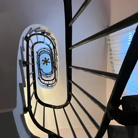 Saini With Air Conditioning Готель