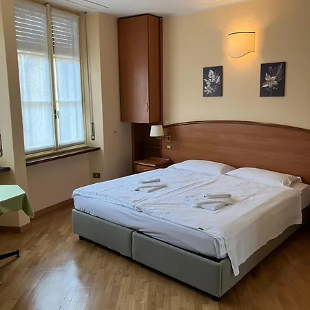 Hotel Saini With Air Conditioning Stresa