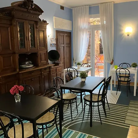 Готель Saini With Air Conditioning 3*