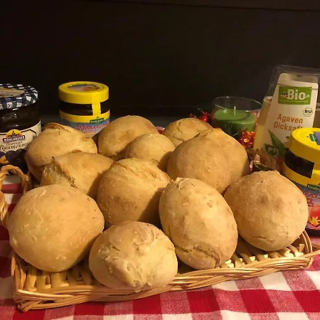 Saini With Air Conditioning Готель Стреза