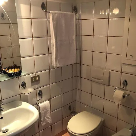 Готель Saini With Air Conditioning 3*