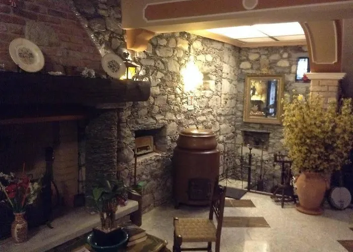 Saini With Air Conditioning 3* ستريزا