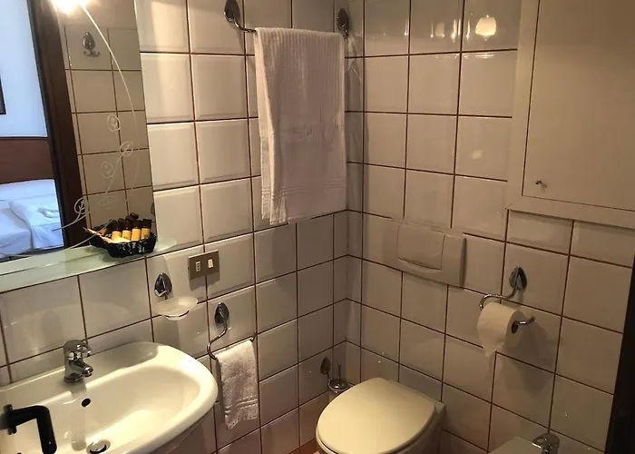 فندق Saini With Air Conditioning 3*